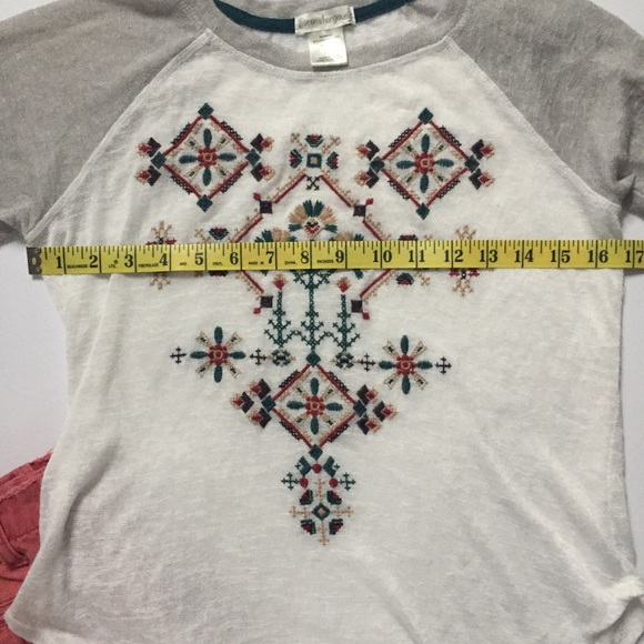 SALE 💥Love on a Hanger / embroidered top - Picture 2 of 7